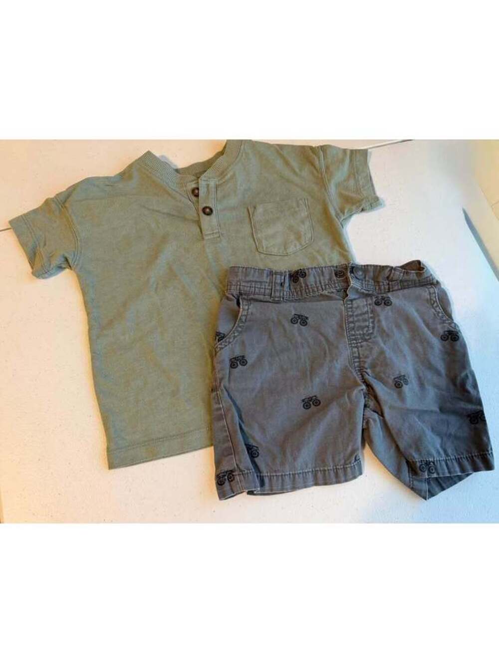 Garanimals 2T Toddler Boy Shirt and Shorts Set